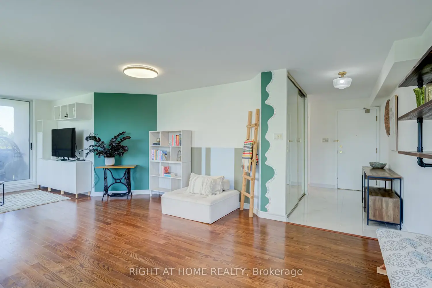 1101 Steeles Avenue 411 photo 5