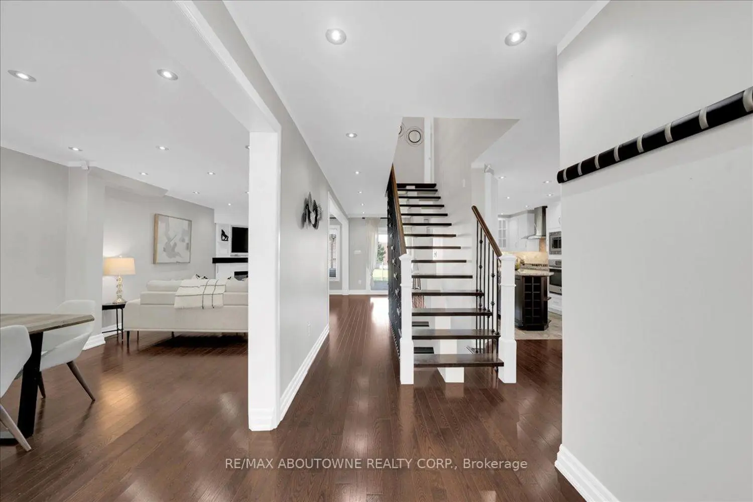 45 Willcocks Crescent photo 3