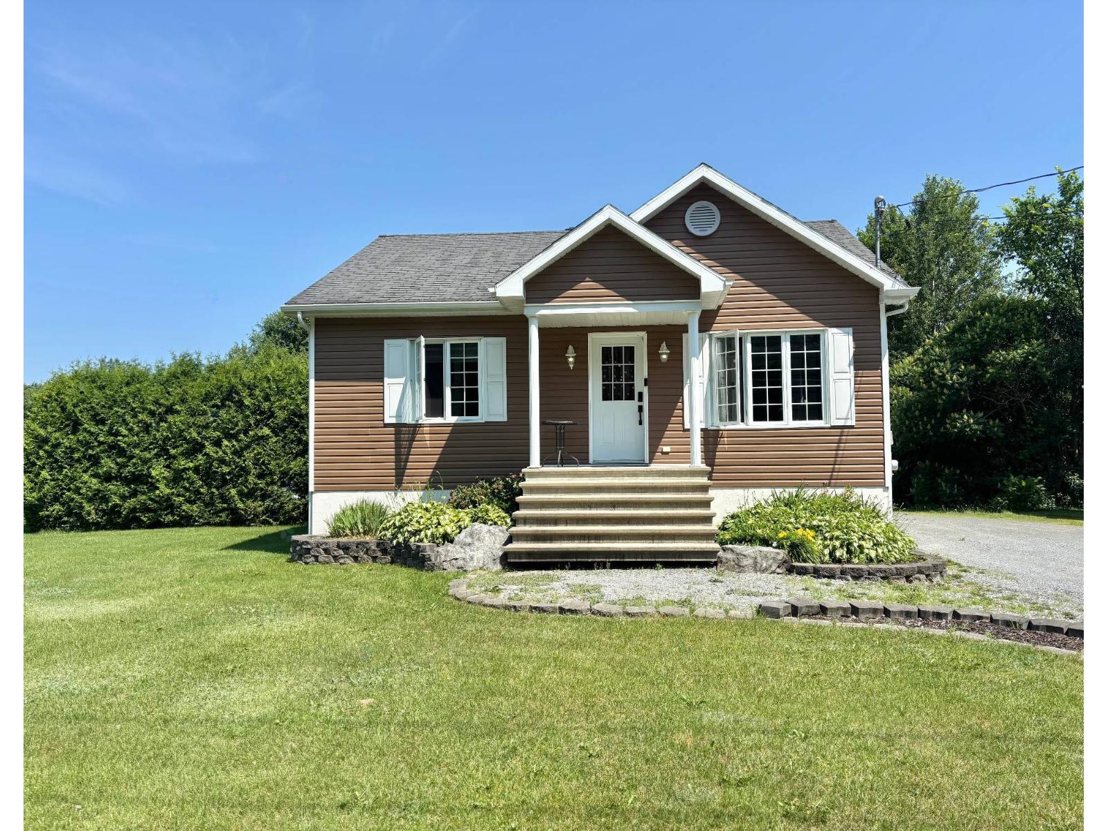 1564 Rue Principale