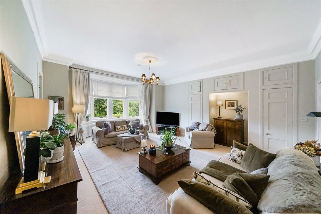 2 bed flat for saleBatterflatts Gardens, Stirling, Stirlingshire FK7 photo 2