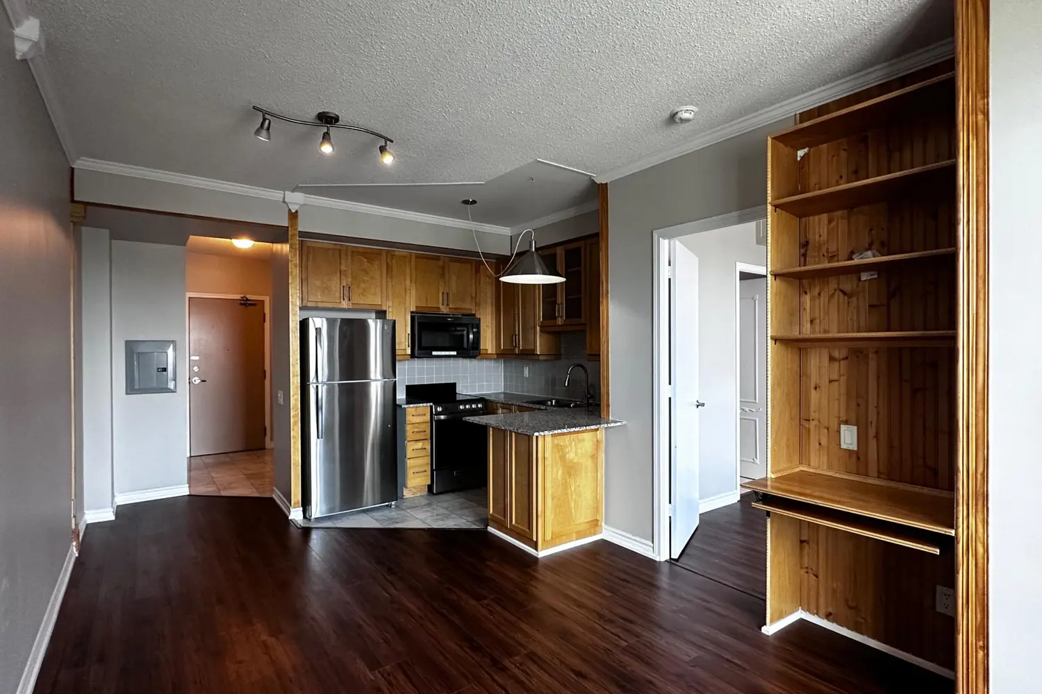 60 Byng Avenue 1812 photo 4