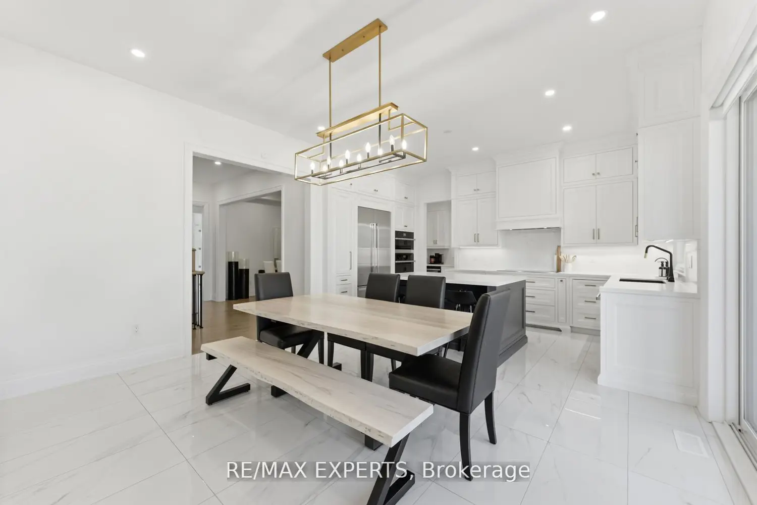 54 Winthrop Crescent photo 4