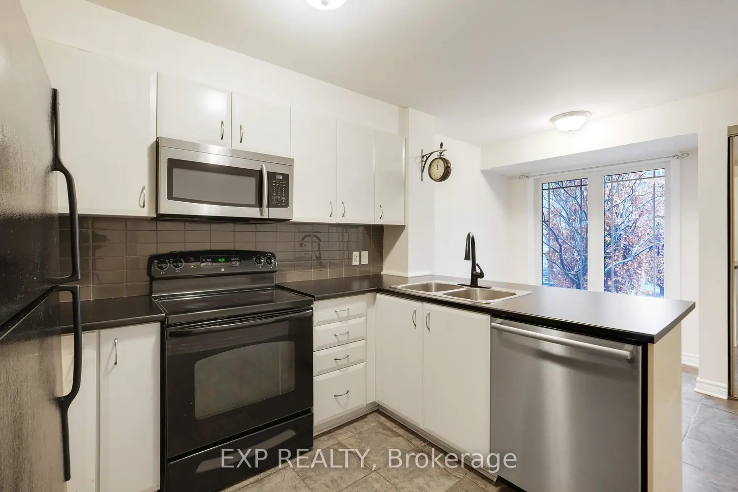 201 Paseo Private 14 photo 2