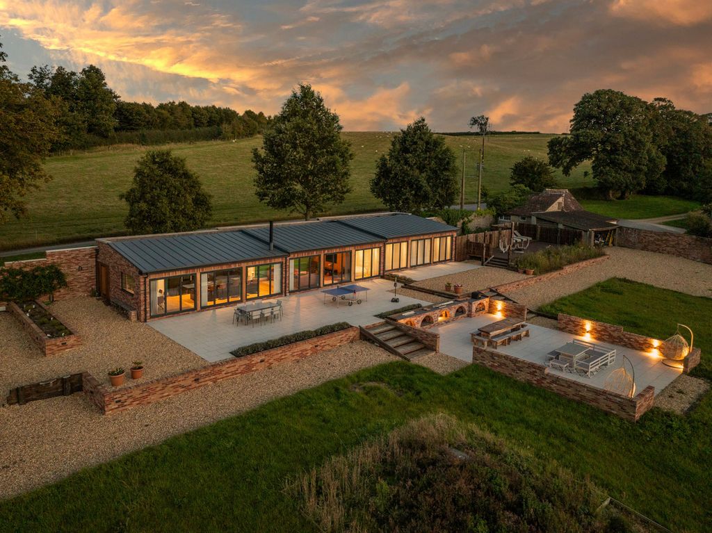 5 bed detached house for saleDodington, Bristol BS37