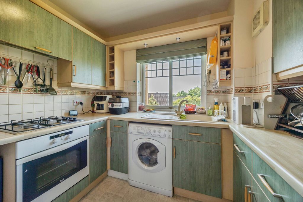 3 bed flat for saleLindsay Gardens, Bathgate EH48 photo 4
