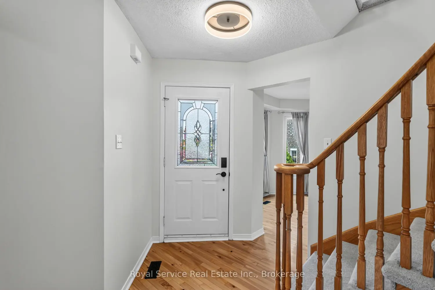 56 Stanford Crescent photo 2