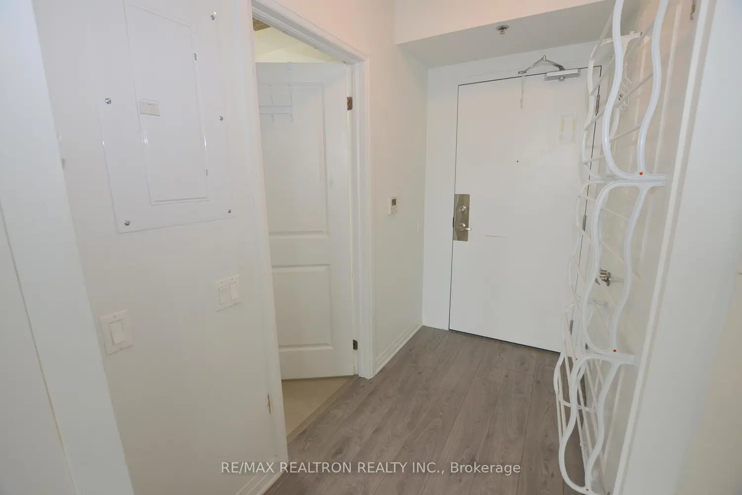 1900 Simcoe Street 716 photo 4