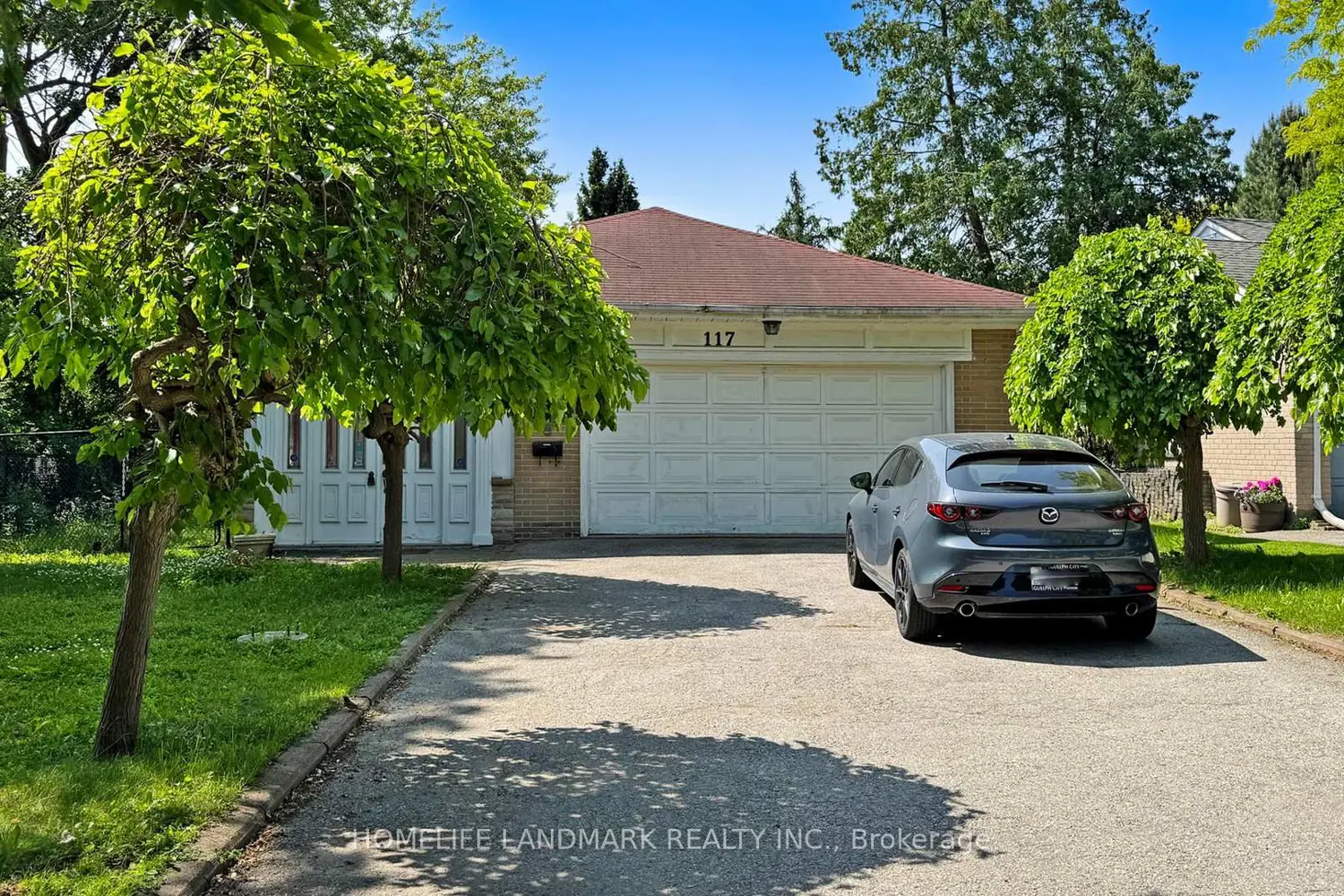 117 Arjay Crescent photo 3
