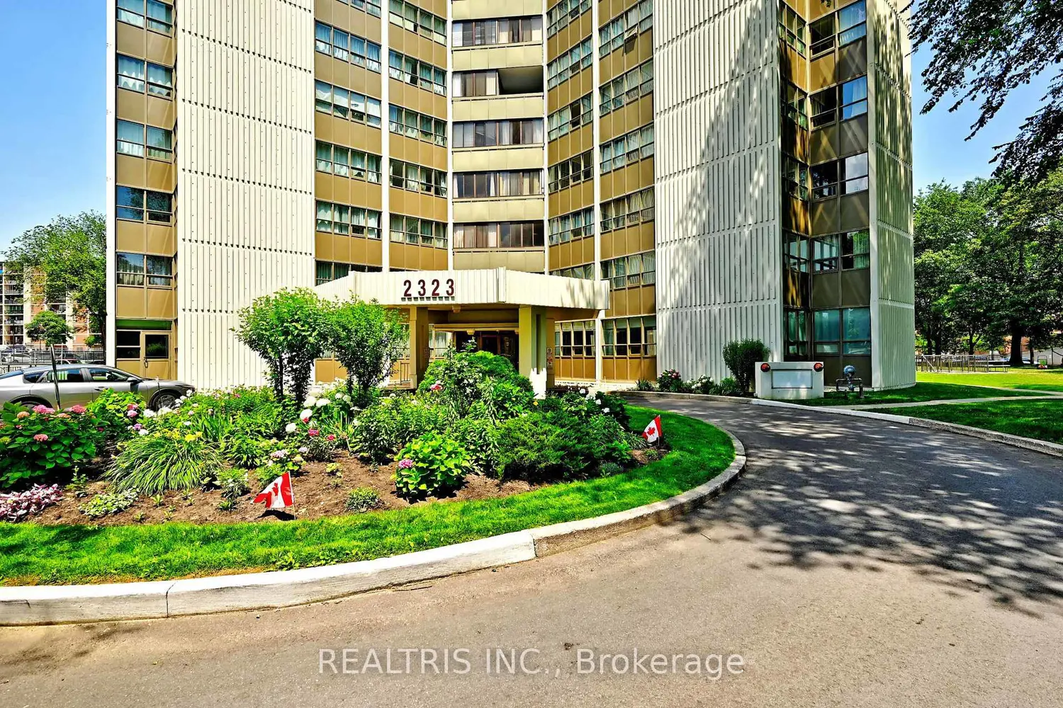 2323 Confederation Parkway 807