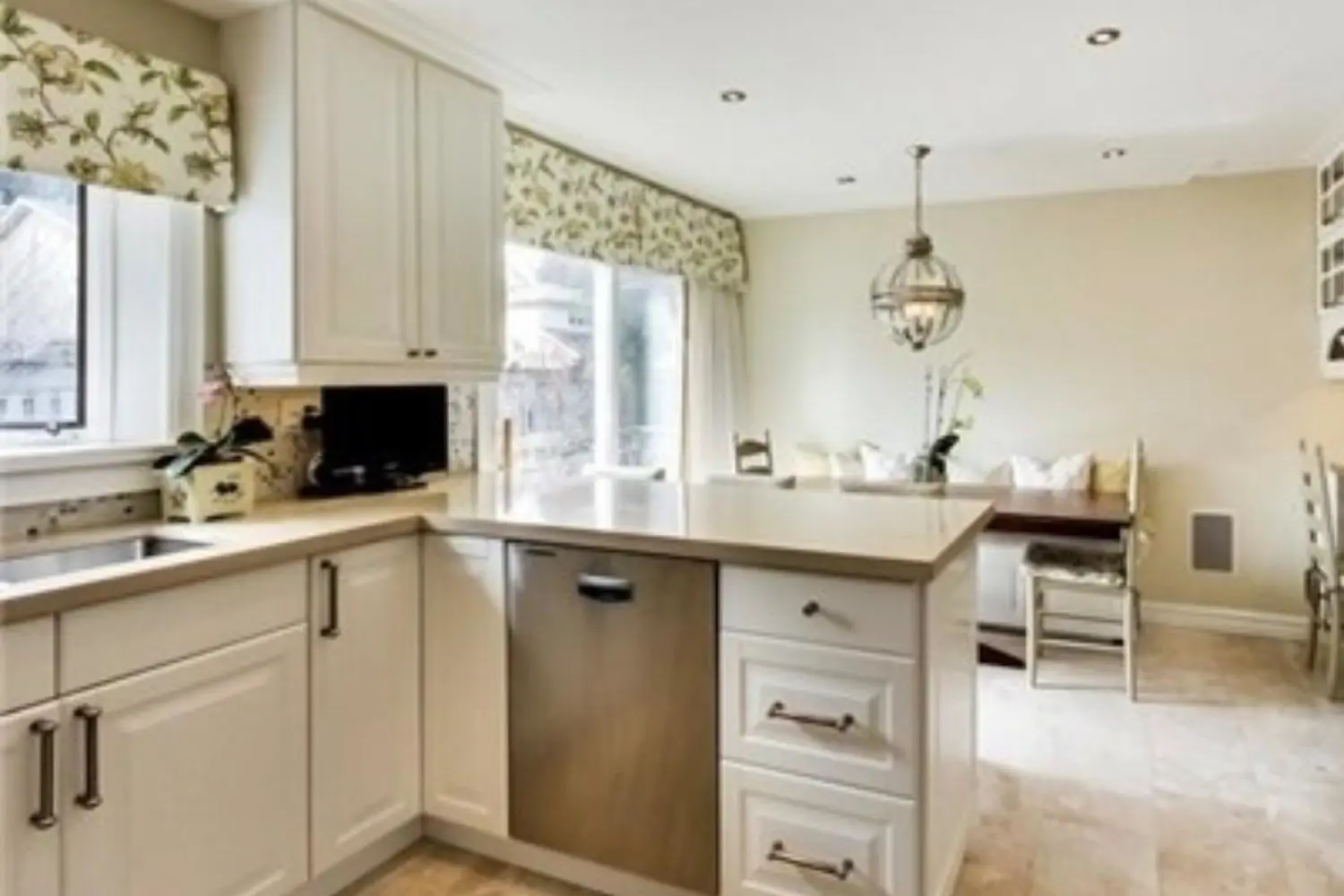 15 Tofino Crescent photo 5