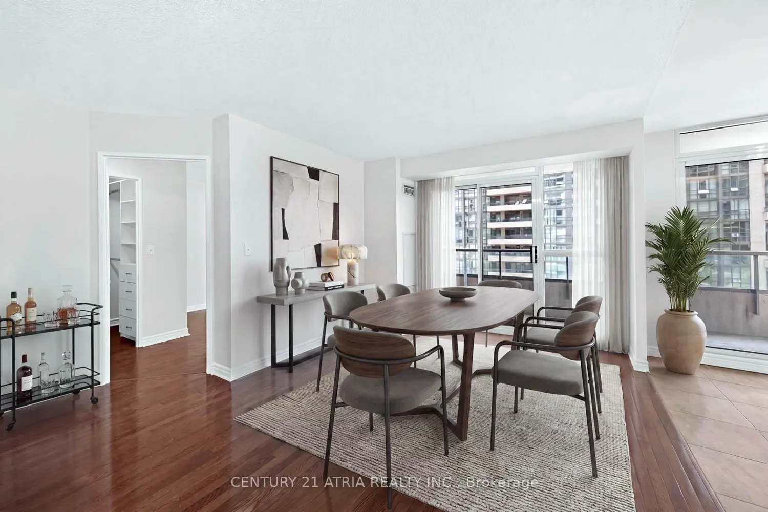 23 Hollywood Avenue 808 photo 5