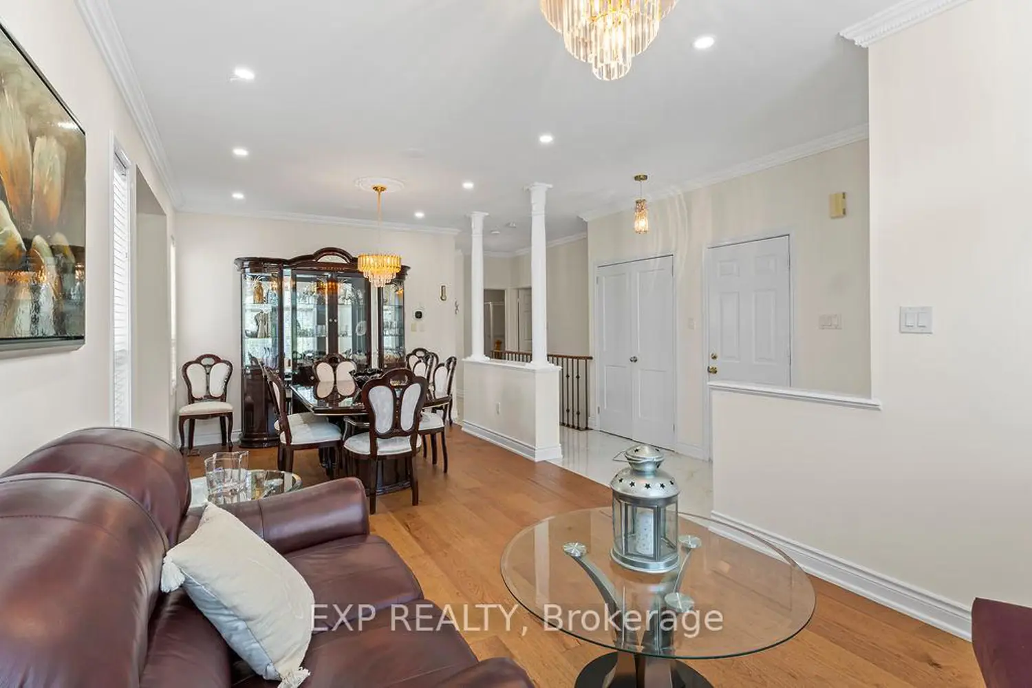 225 Ellis Crescent photo 4