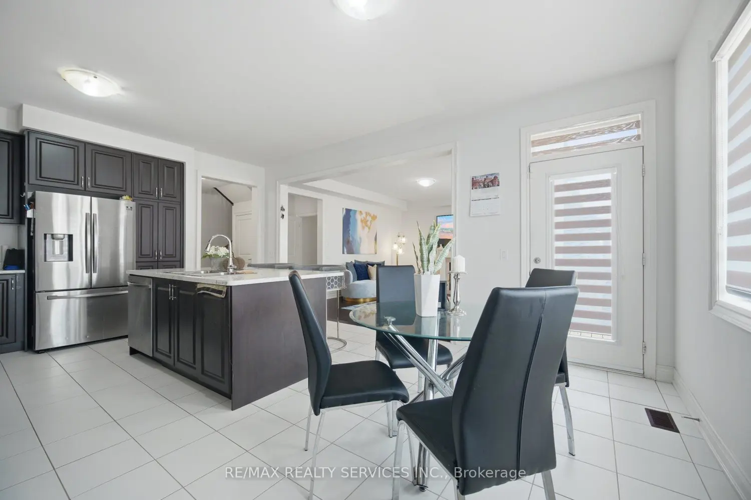 585 Dougall Avenue photo 3