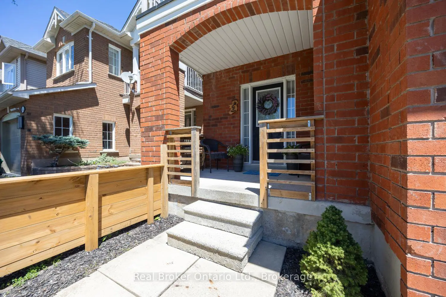 9 Candlebrook Drive photo 2