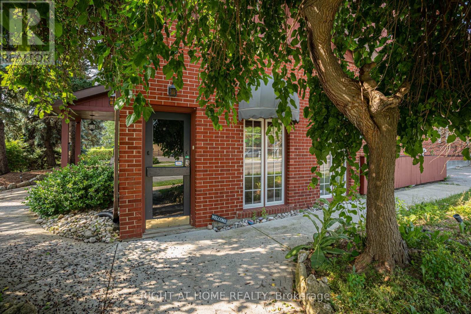 1 Rathburn Road, Toronto, ON, M9A3L5 photo 4