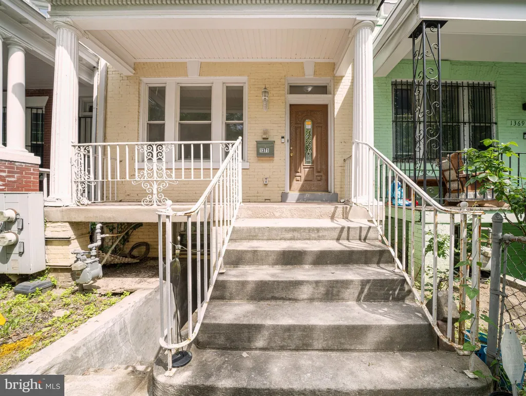 1371 Monroe St NW, Washington, DC 20010 photo 2
