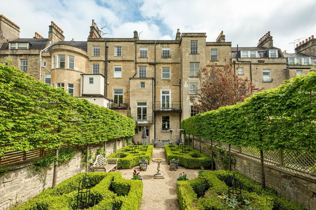 4 bed town house for saleSt James's Square, Bath BA1