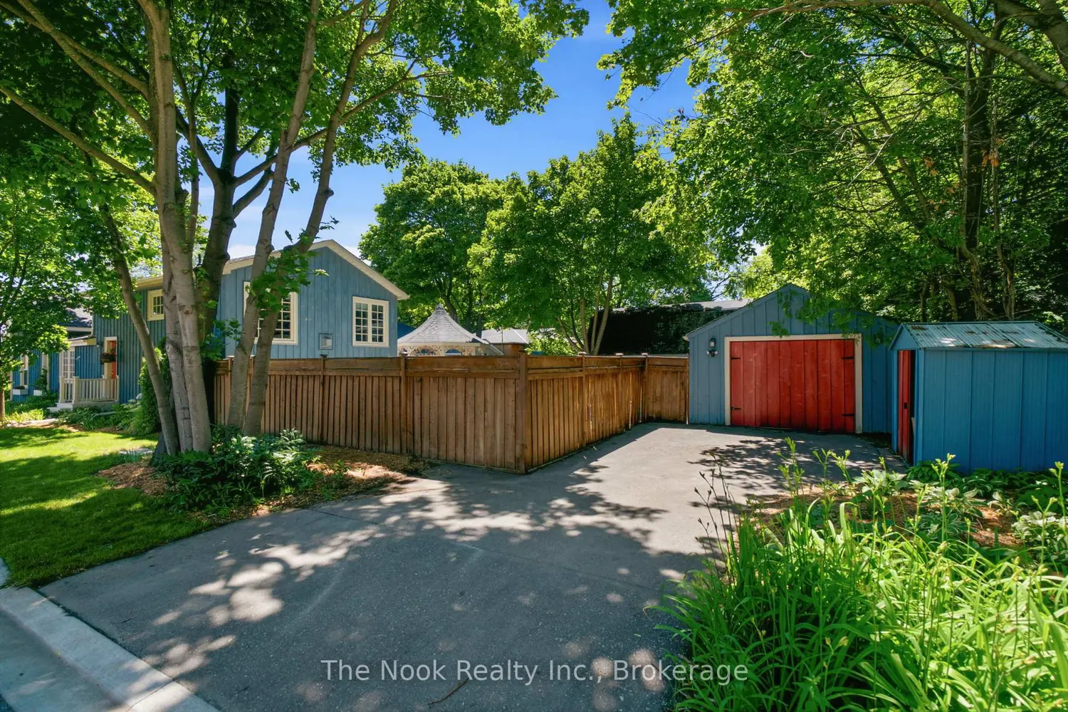400 Byron Street photo 3