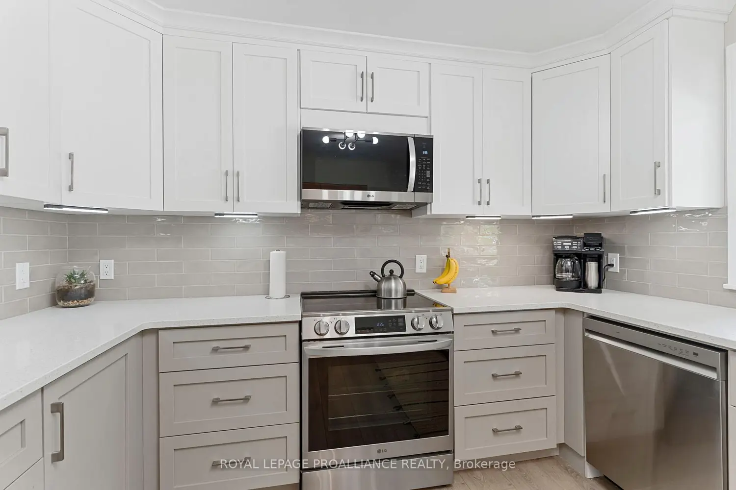 795 Laurier Boulevard photo 3