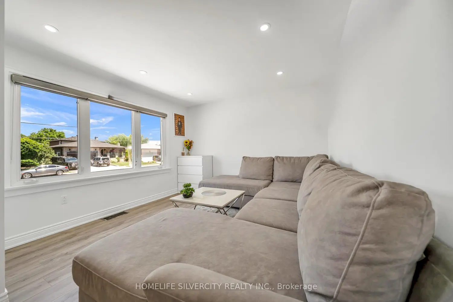 19 Pleasantview Avenue photo 4