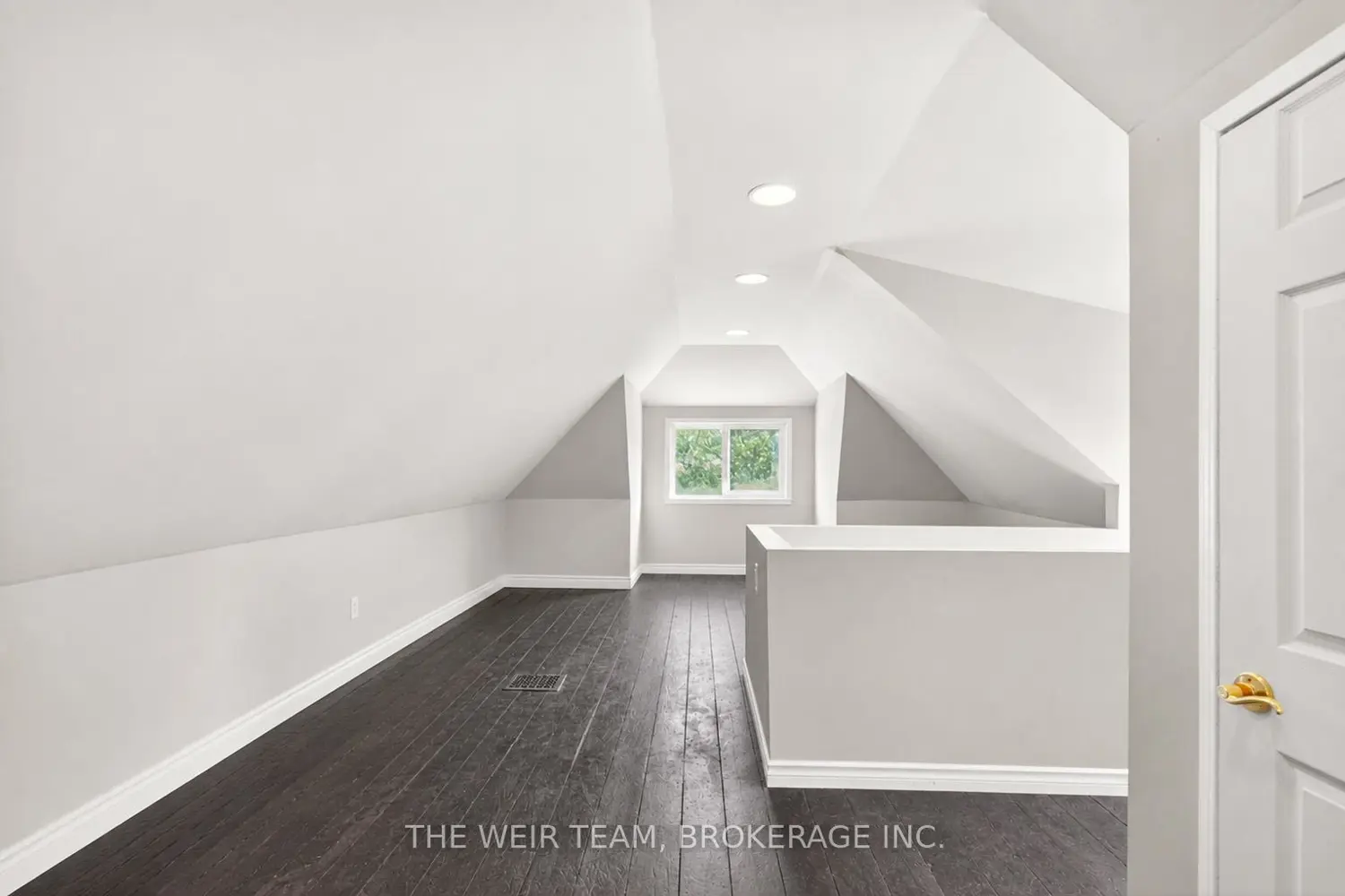 226 Ottawa Street photo 5