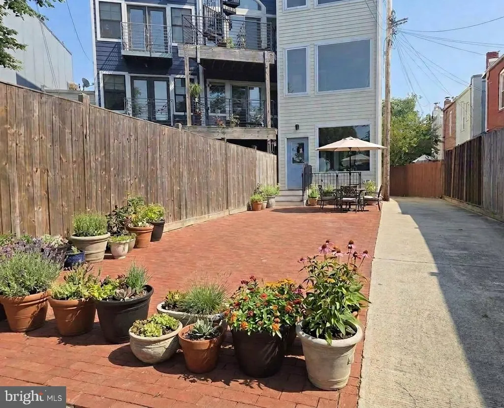 1516 C Street NE, Washington, DC 20002 photo 2