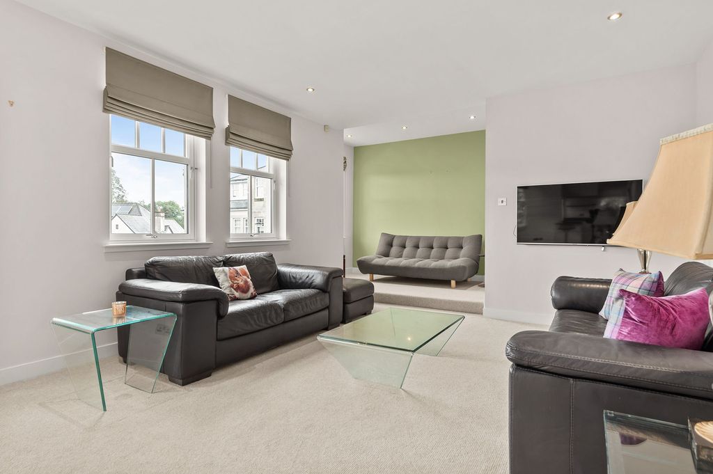3 bed flat for saleKenilworth Gate, Wellgate Drive, Bridge Of Allan FK9 photo 3