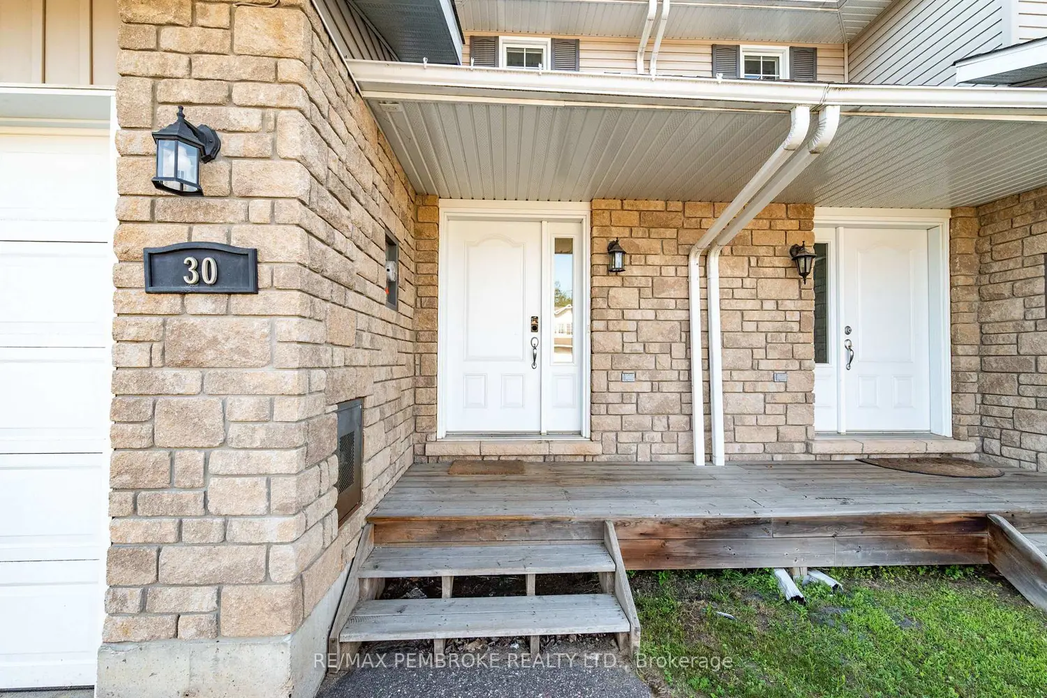 30 Winston Avenue photo 2