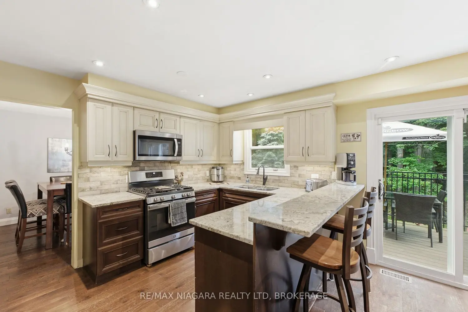 9 Beechnut Court photo 4