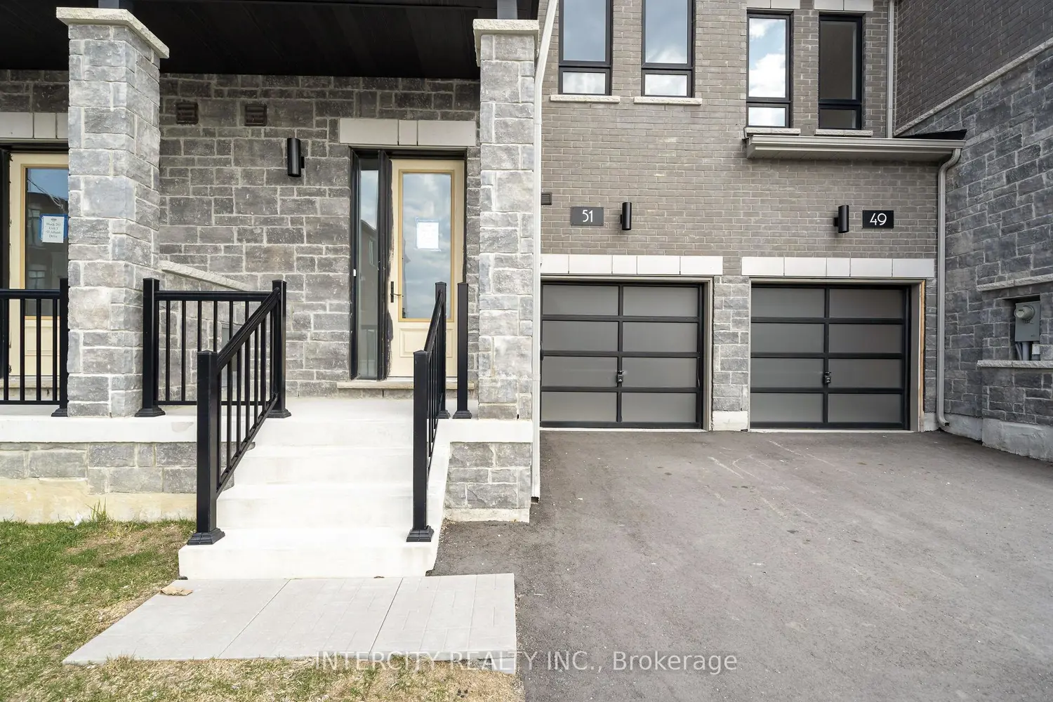 51 Johann Drive photo 2