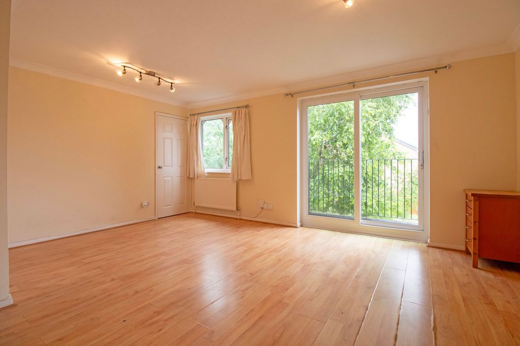 1 bed flat for saleThe Fairways, Scunthorpe DN15 photo 4