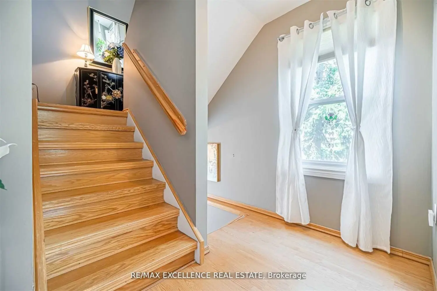 148 Ashton Crescent photo 4