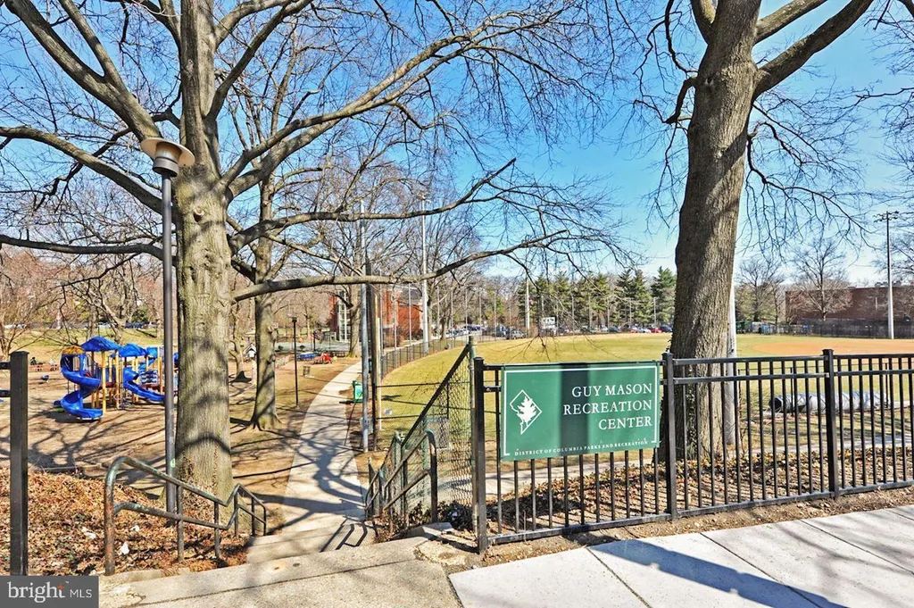 2725 39th Street NW Unit 209, Washington, DC 20007