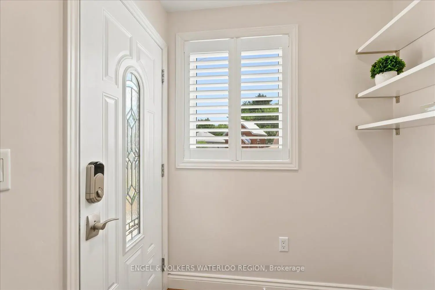 100 Stirling Avenue photo 2