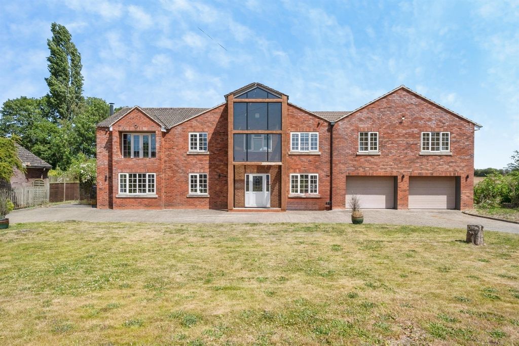 6 bed detached house for saleBrigg Road, Messingham, Scunthorpe DN17