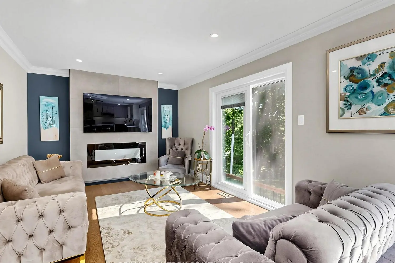 132 Stilecroft Drive photo 2