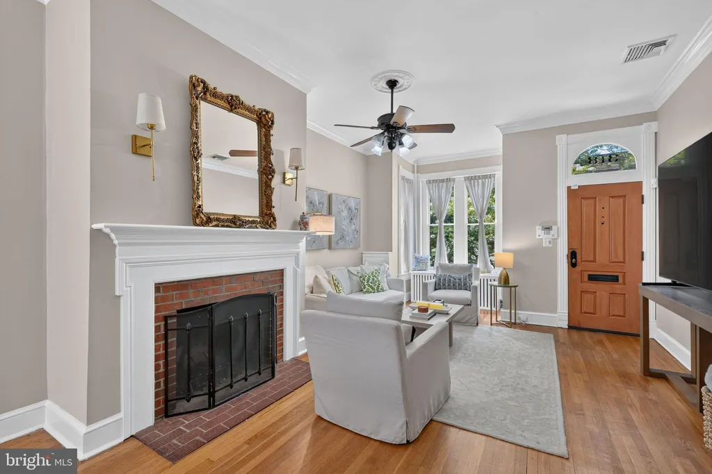 318 3rd Street SE, Washington, DC 20003 photo 3