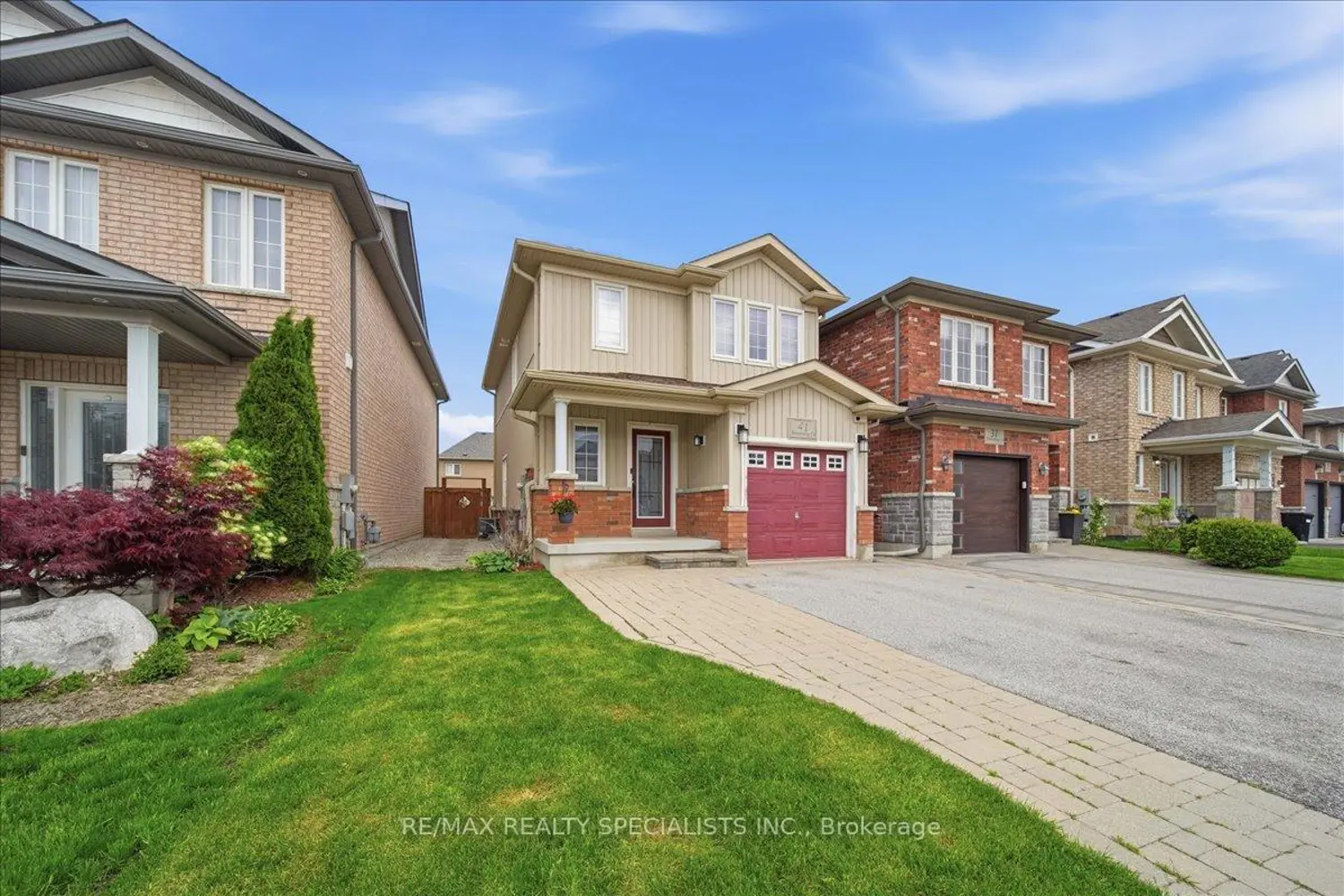 41 Armstrong Crescent photo 2