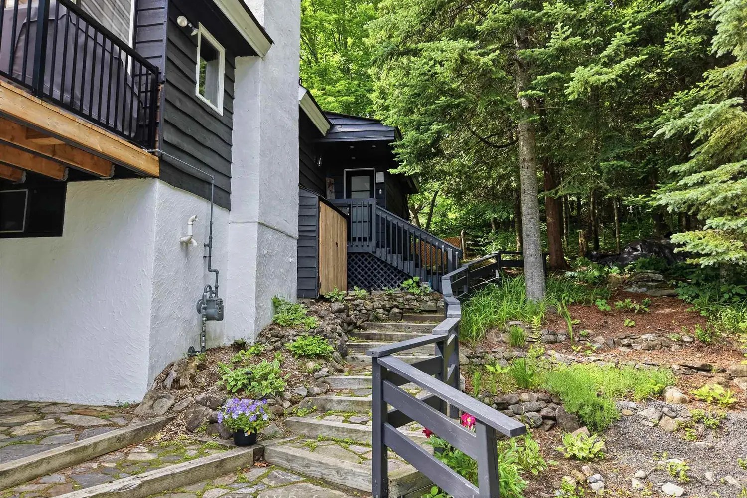 1760 Valley Road photo 2