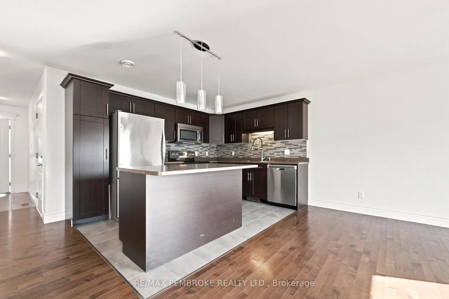 30 Winston Avenue photo 3
