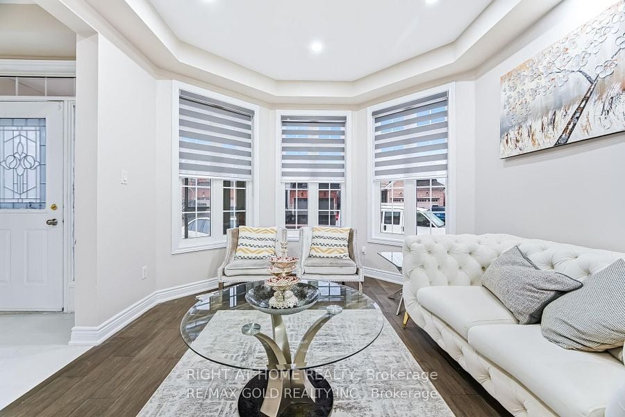 Upper Unit-29 Laurentide Crescent, Brampton, ON, L6P 1Y3 photo 3