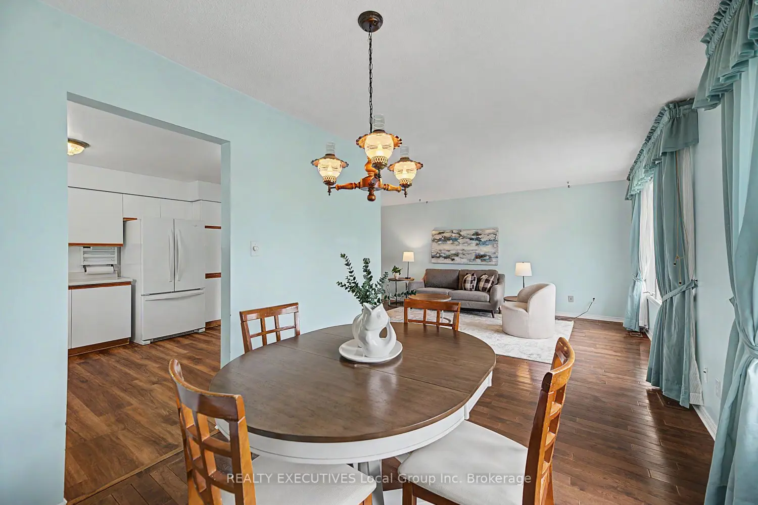 669 Bromley Avenue photo 4