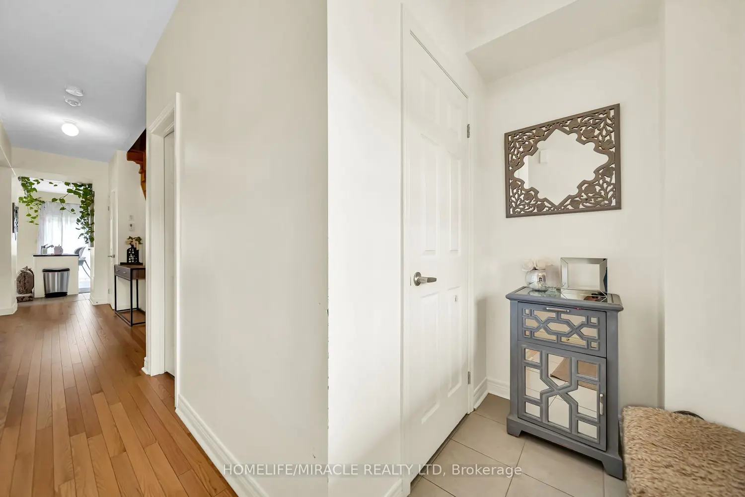 1195 Kettering Drive photo 4