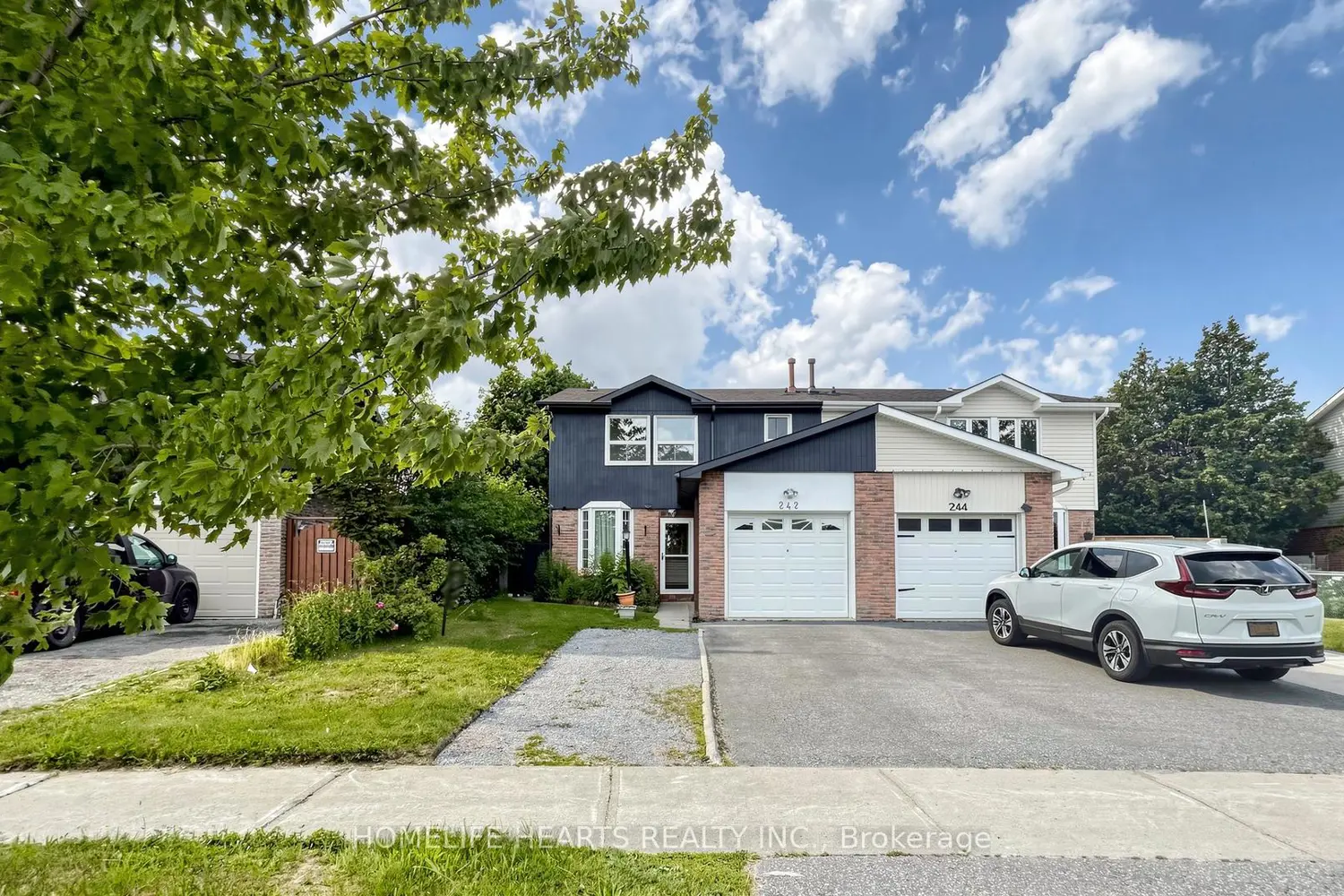 242 Braymore Boulevard photo 2