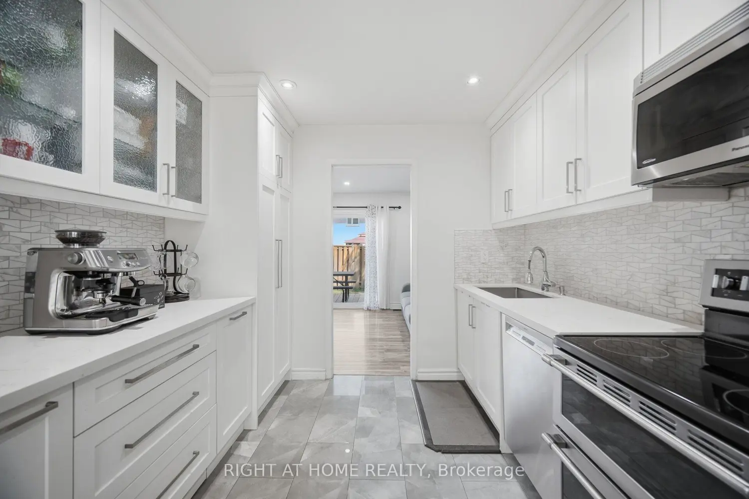 71 Cass Avenue 55 photo 4