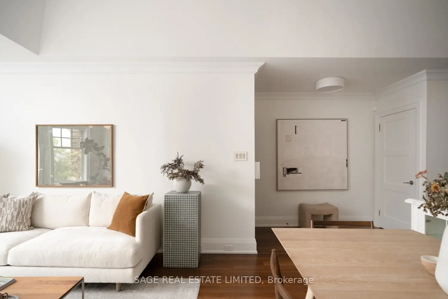 319 Lonsdale Road 3D photo 2
