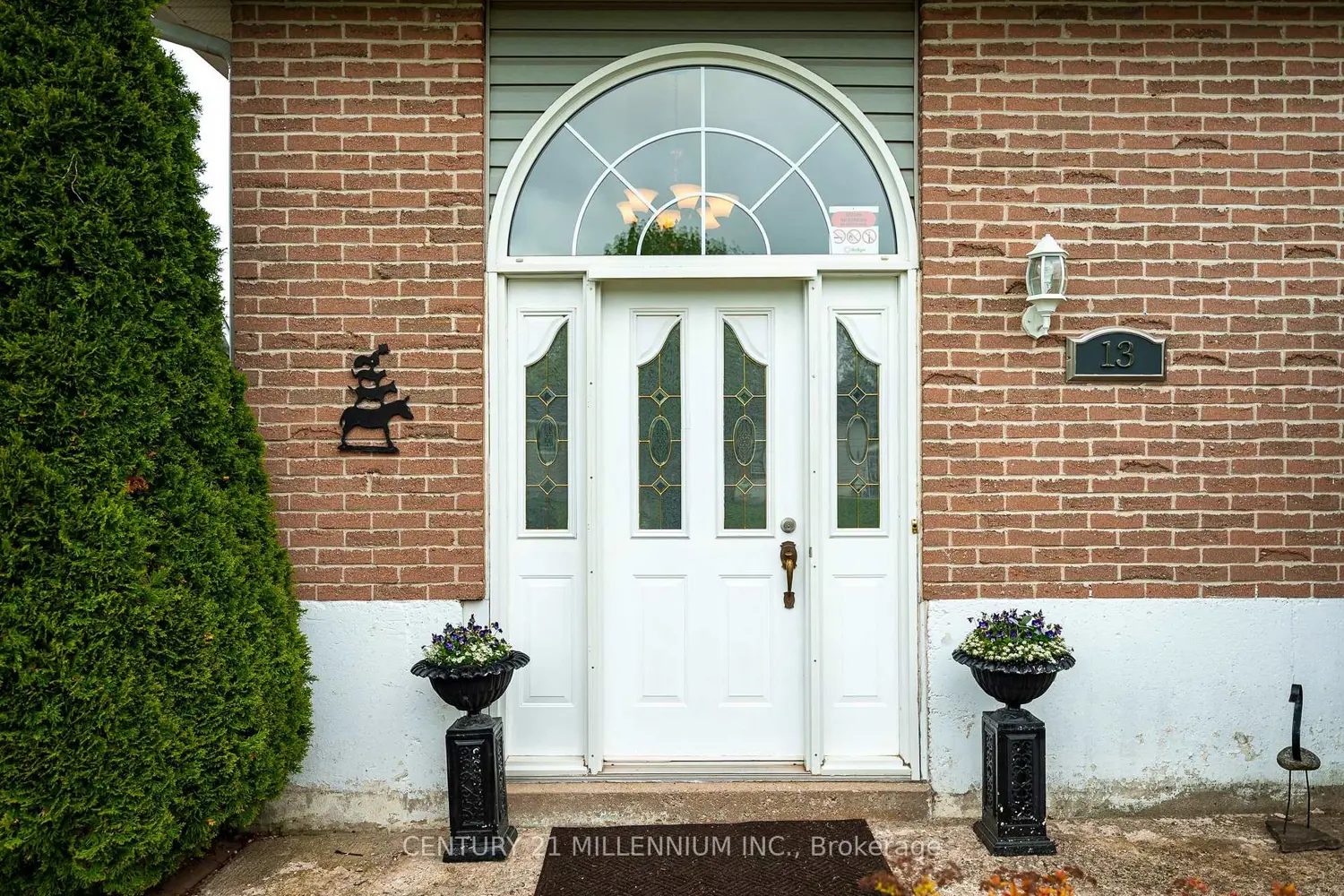 13 Ellen Crescent photo 2