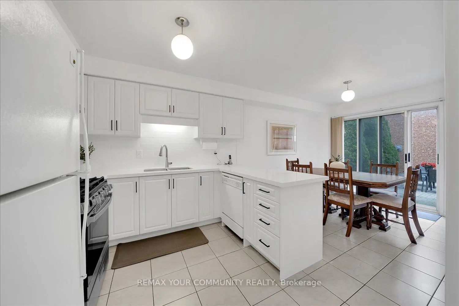 202 Matthew Drive photo 5