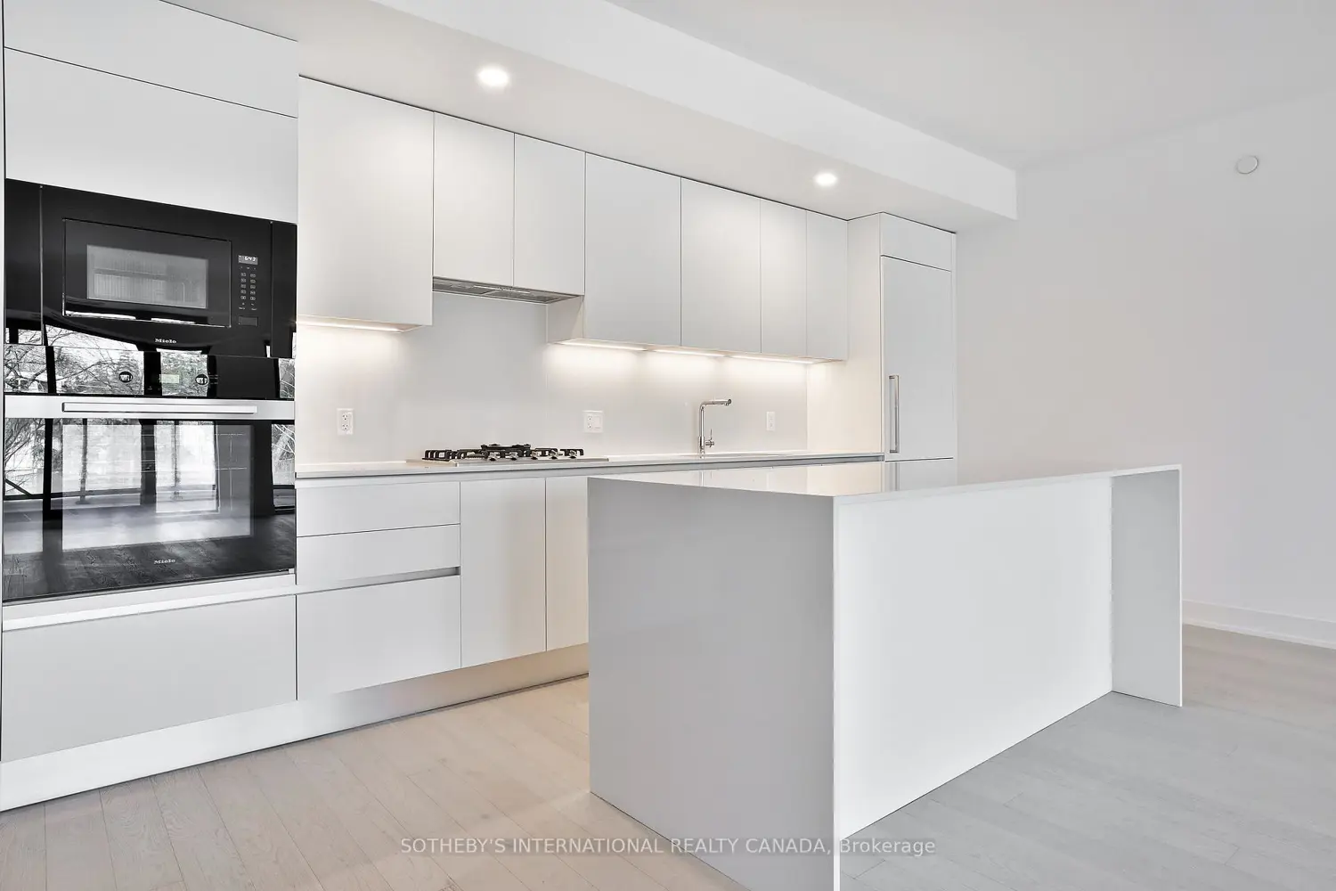 200 Keewatin Avenue 311 photo 4
