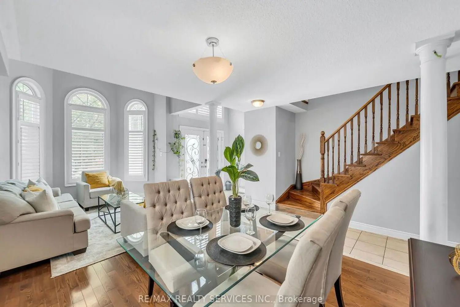 122 Dells Crescent photo 3